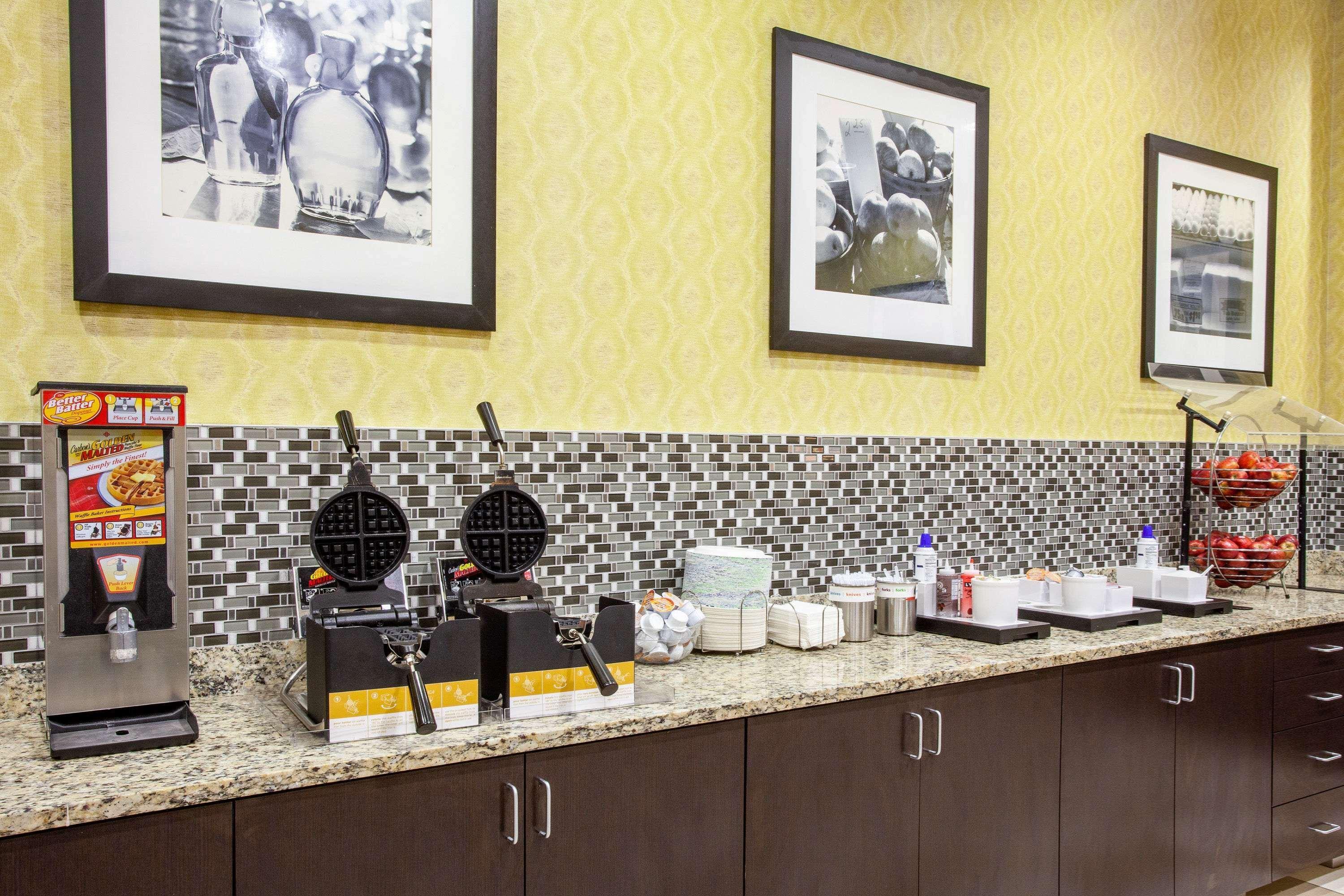 Ramada By Wyndham Orlando Florida Mall Экстерьер фото