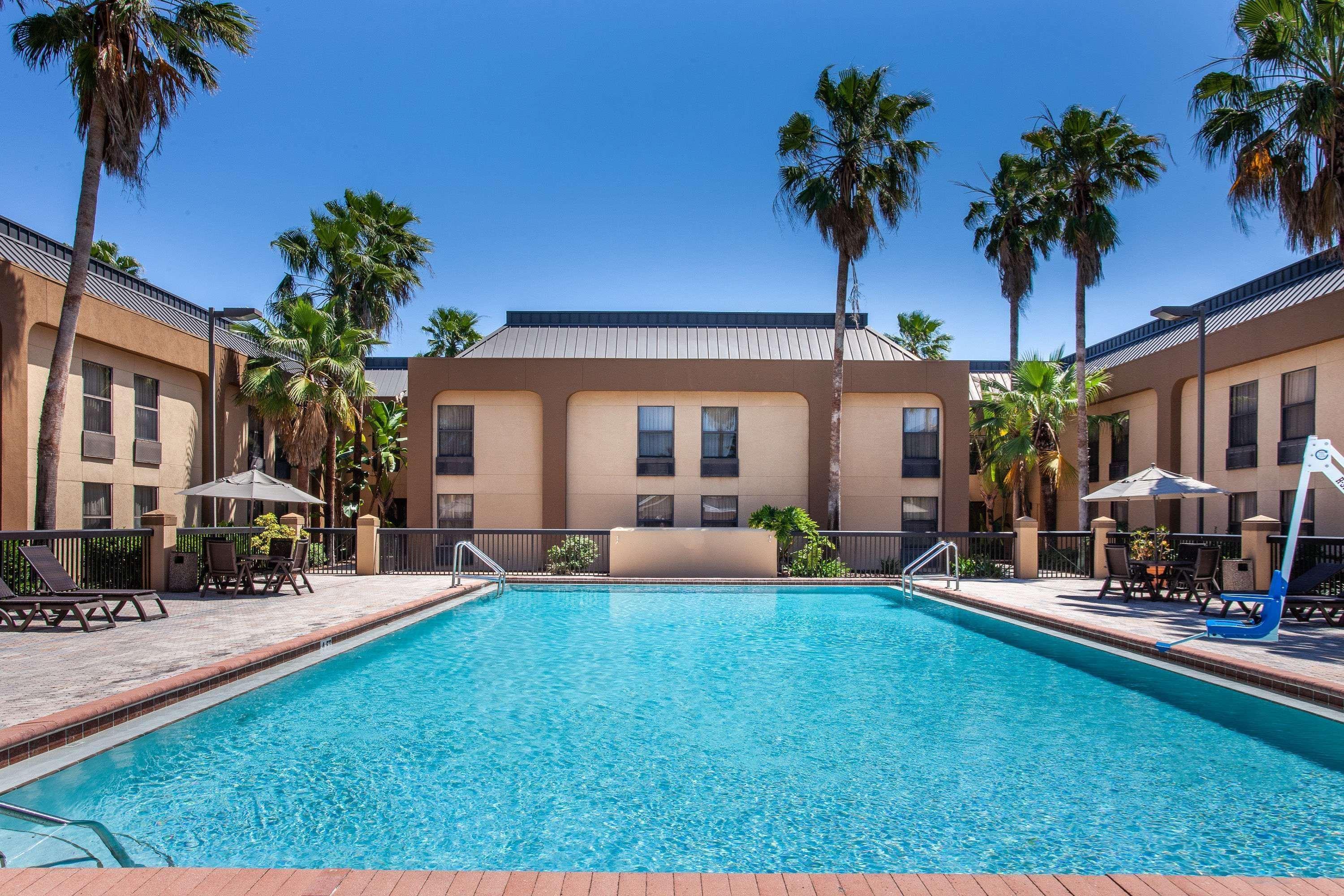 Ramada By Wyndham Orlando Florida Mall Экстерьер фото