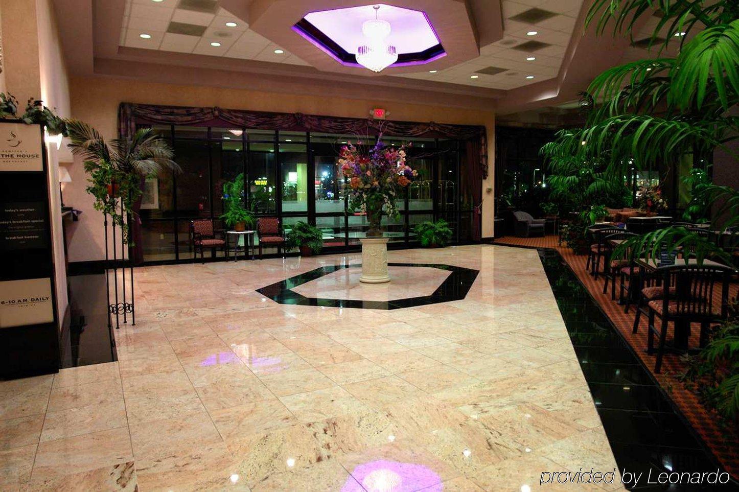 Ramada By Wyndham Orlando Florida Mall Интерьер фото