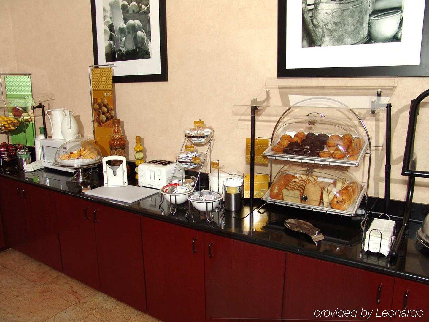 Ramada By Wyndham Orlando Florida Mall Ресторан фото