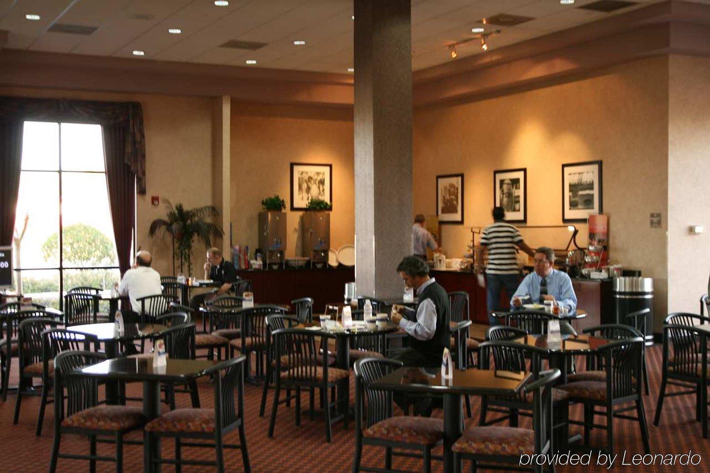 Ramada By Wyndham Orlando Florida Mall Ресторан фото