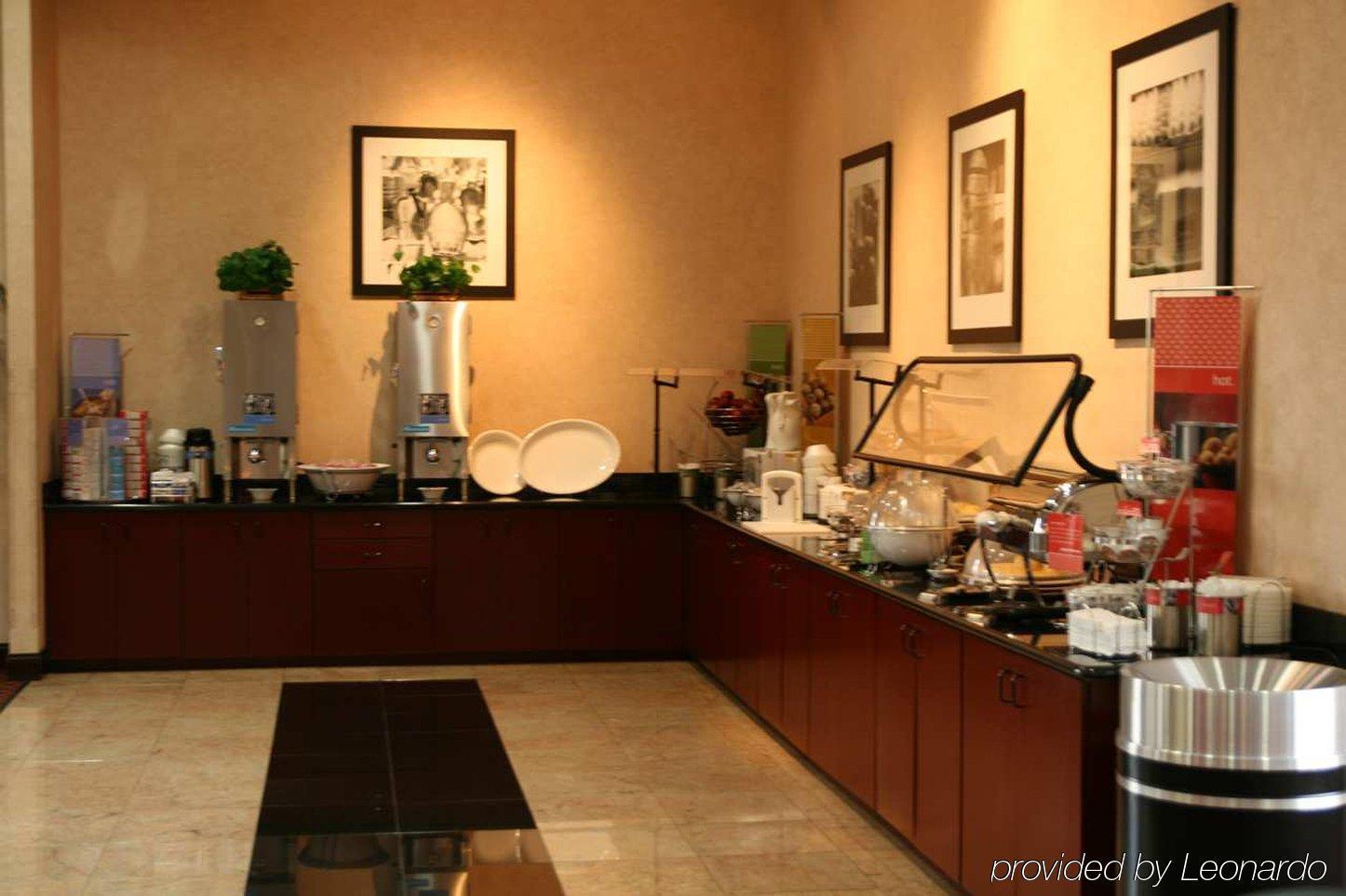 Ramada By Wyndham Orlando Florida Mall Ресторан фото